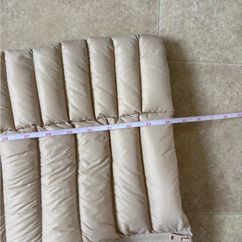 Roots down packable jacket - Picture 10 of 13